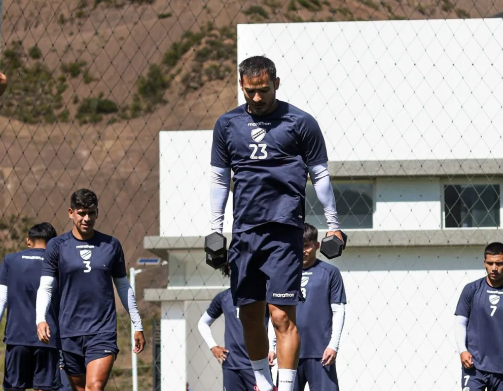 El capitán Leonel Justiniano durante una práctica celeste. Foto: Club Bolívar.