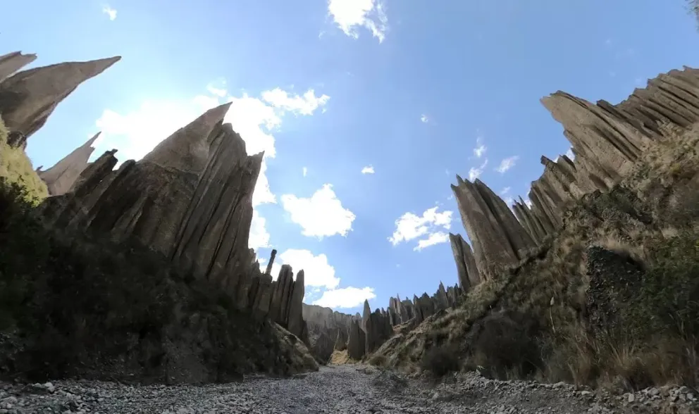 Al sur de La Paz, colindante con los barrios de Achumani y Huayllani, se encuentra el Valle de las Agujas, a 50 minutos de la ciudad de La Paz. Foto: La Paz Gastronomía de Altura