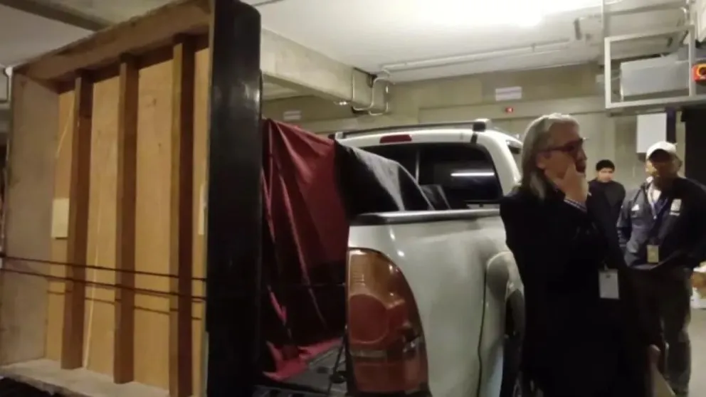 Entregan busto de Evo Morales a delegación evista. Foto: RKC