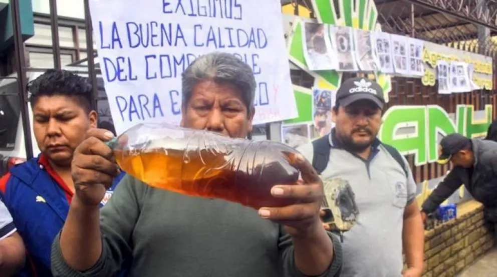 Esa gasolina, al perder ese octanaje, provoca problemas al motor y, lo que se asienta abajo corree el motor, maltrata la bomba de gasolina y afecta a las paredes del tanque, explicó el analista, Gonzalo Colque. Foto Los Tiempos