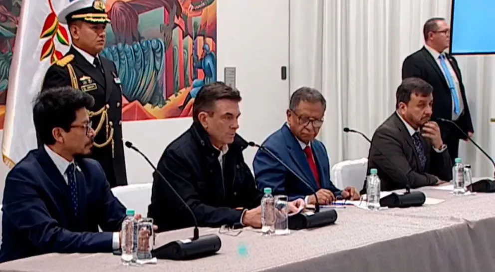 La firma Trafigura contradice al Gobierno y afirma que los contratos con YPFB ‘siguen vigentes y no han sido suspendidos’, mientras que la empresa estatal informó que firmó una adenda al contrato vigente con Vitol. Foto: Correo del Sur.”