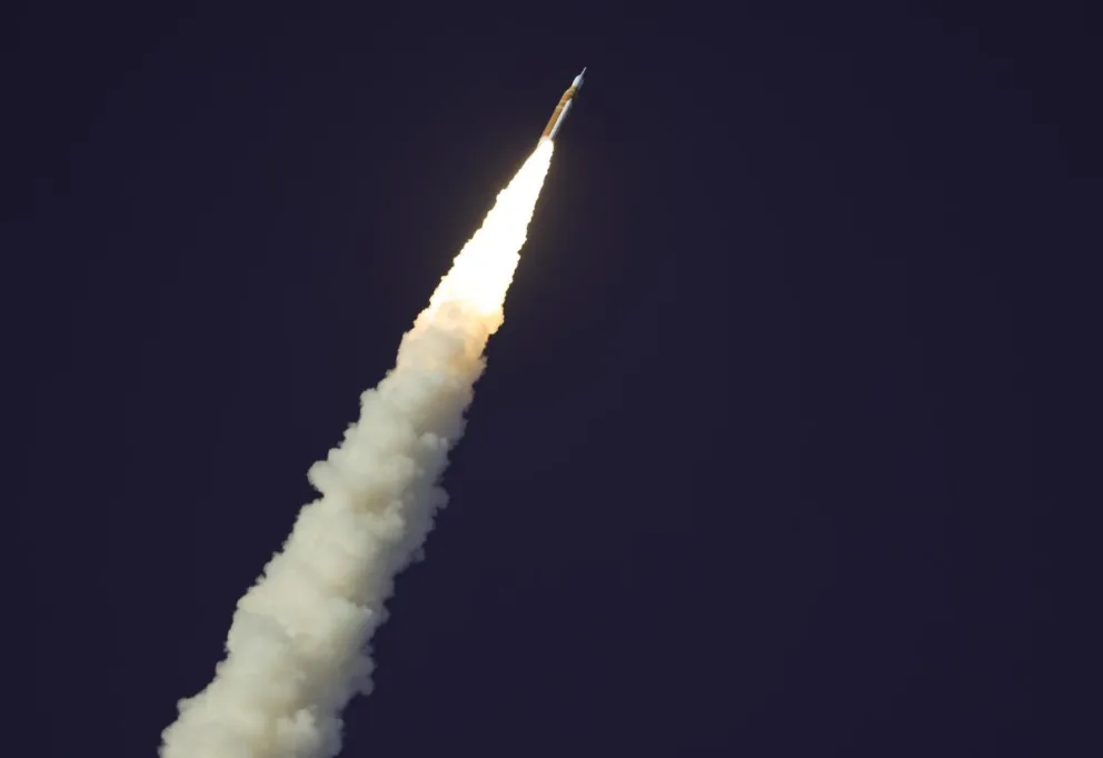 La misión Artemis II es impulsada por la NASA y se registra 53 años después de que seres humanos viajaran por última vez más allá de la órbita terrestre. Foto: EFE