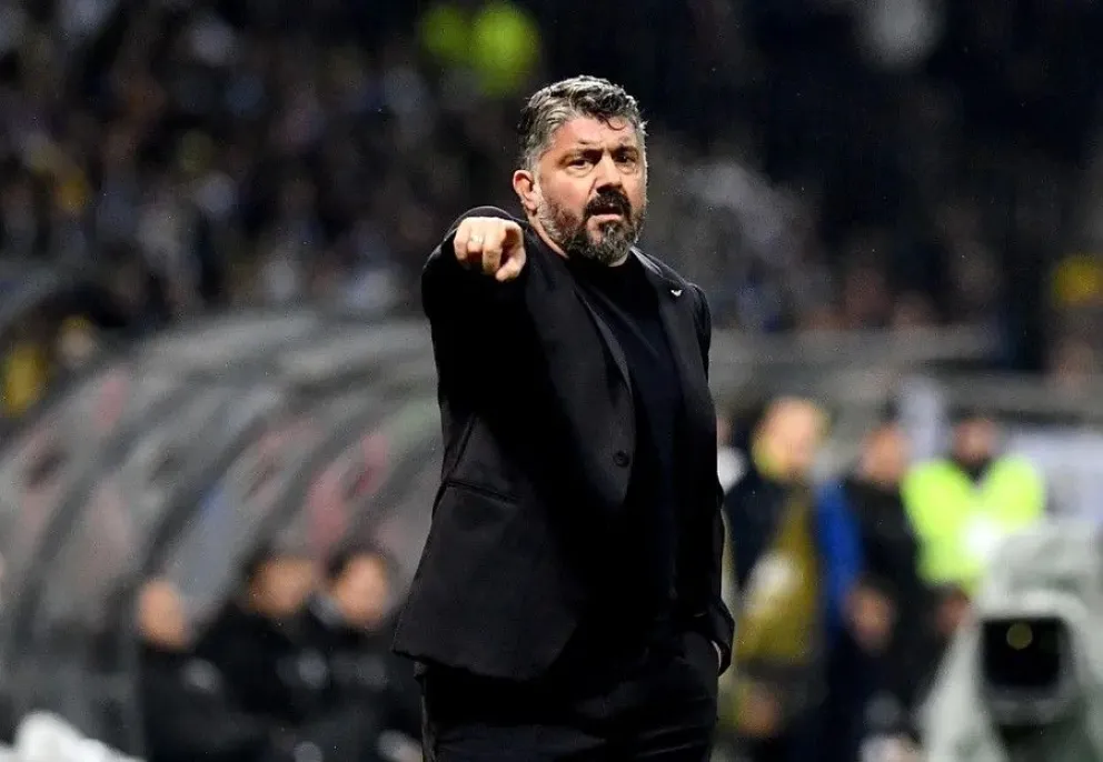 Gennaro Gattuso da instrucciones a sus jugadores en un partido de Italia. Foto: EFE