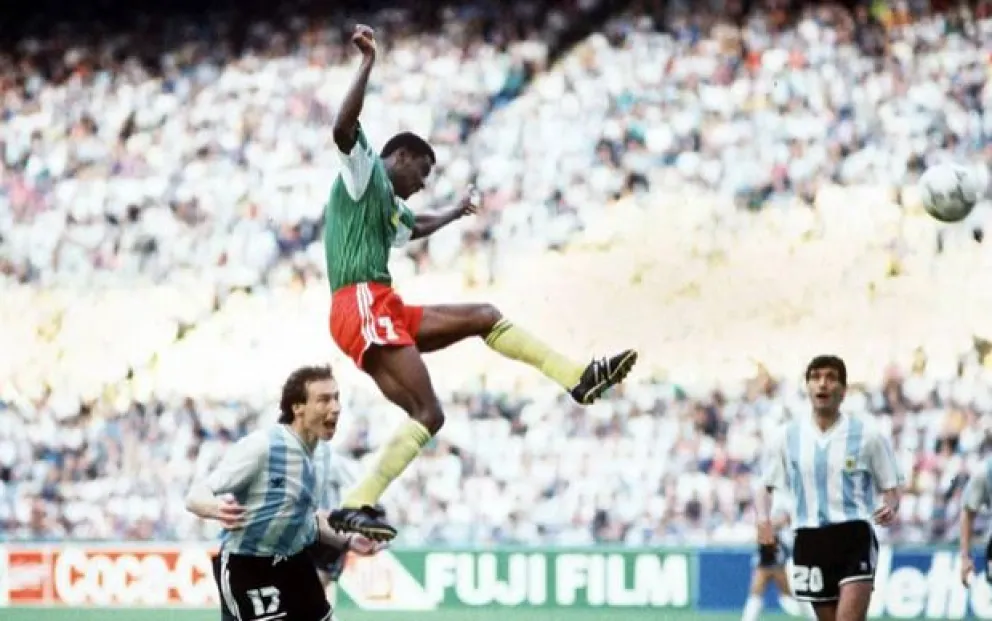 El gol de cabeza del camerunés François Omam-Biyik. Foto: FIFA.