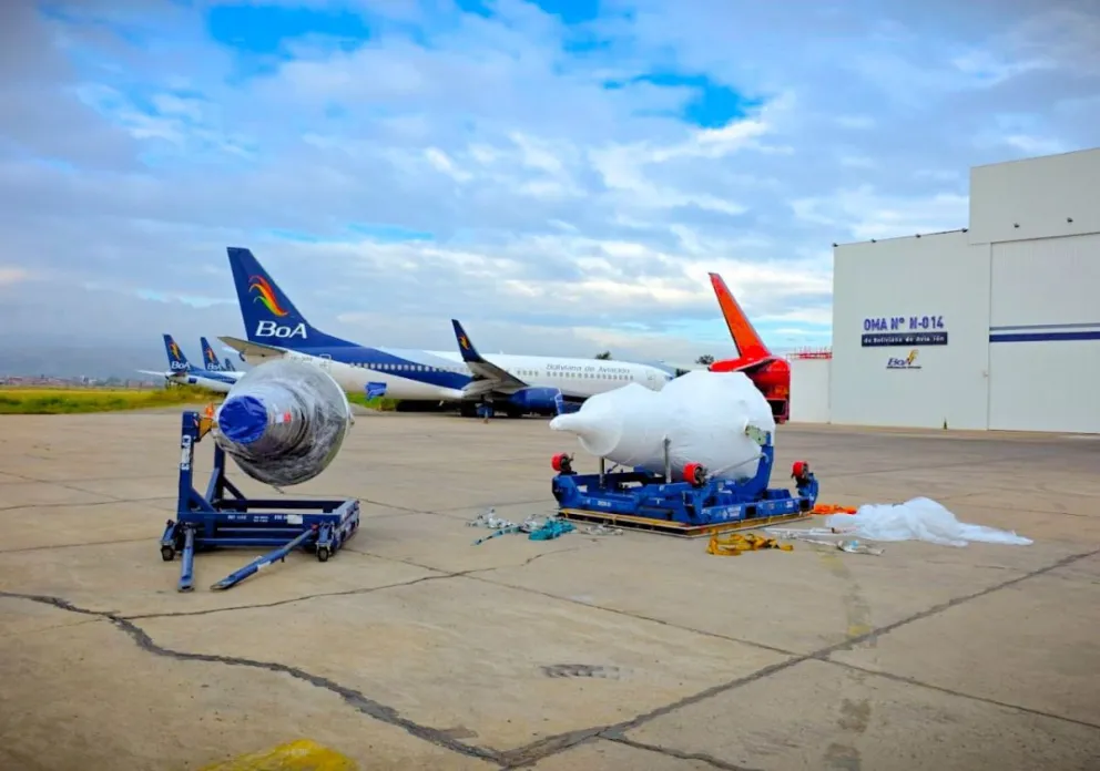 Motores importados para dos aeronaves de la estatal BoA. Foto: Ministerio de Obras Públicas