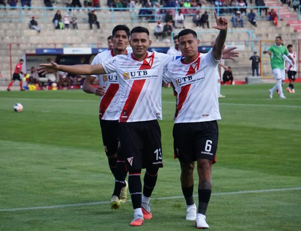 Jugadores de Always celebran uno de sus goles. Foto: APG.