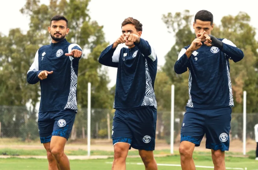 Jugadores de Independiente en el entrenamiento que realizaron el sábado en su campo deportivo. Foto: IR