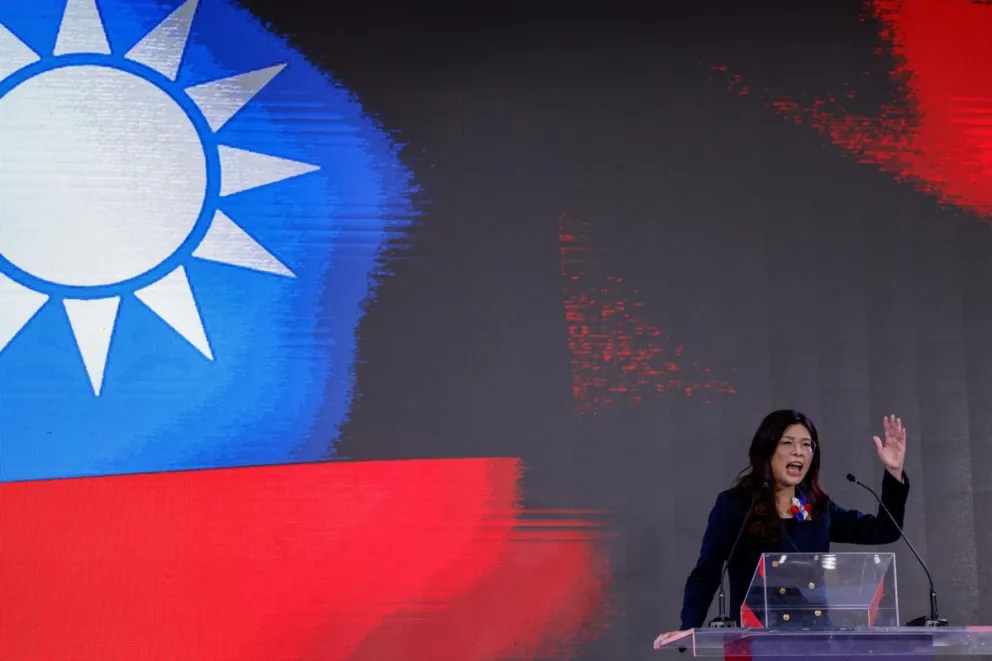 La presidenta del Kuomintang (KMT), el partido de oposición de Taiwán, Cheng Li-wun, habla tras su ceremonia de juramento en Taipéi. Foto: EFE