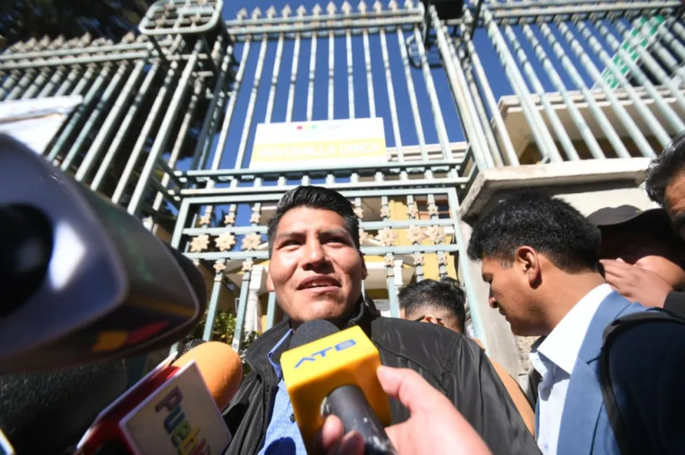 René Yahuasi en el TSE. Foto: APG