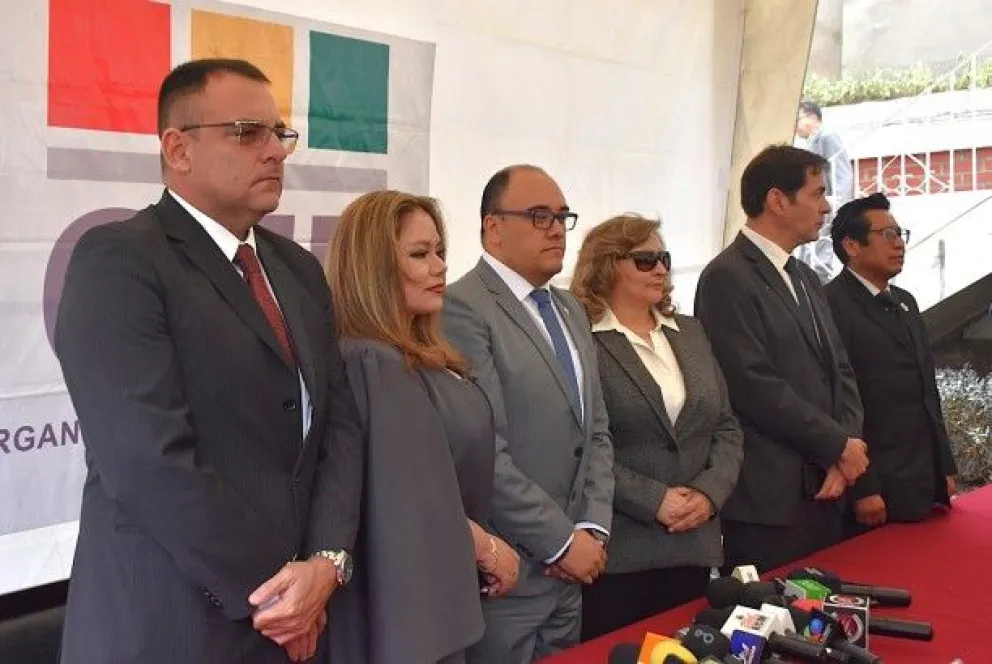 El presidente Gustavo Ávila y los vocales del TSE. Foto archivo