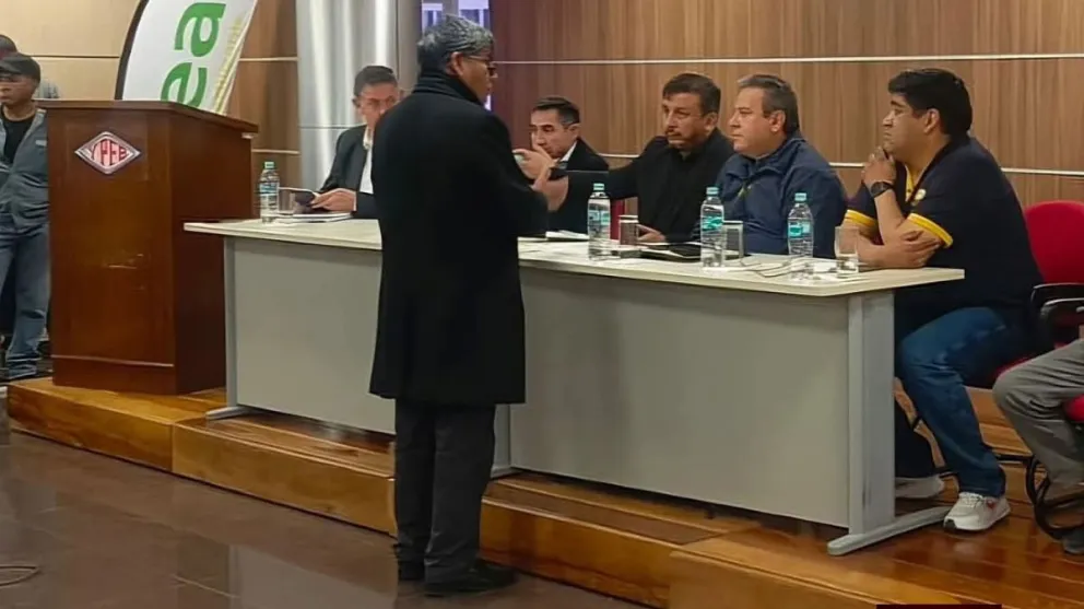 El convenio fue suscrito la tarde de este martes. Foto: Ni más ni menos, revista informativa de Oruro