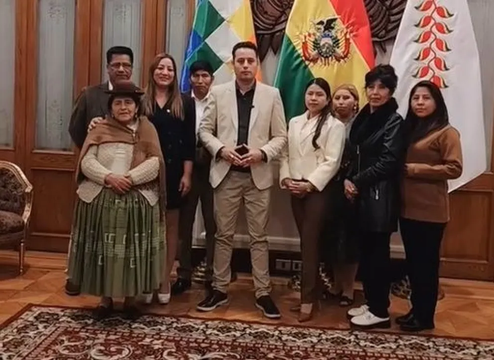 El vicepresidente Edmand Lara, acompañado de su bancada. Foto: Captura de video