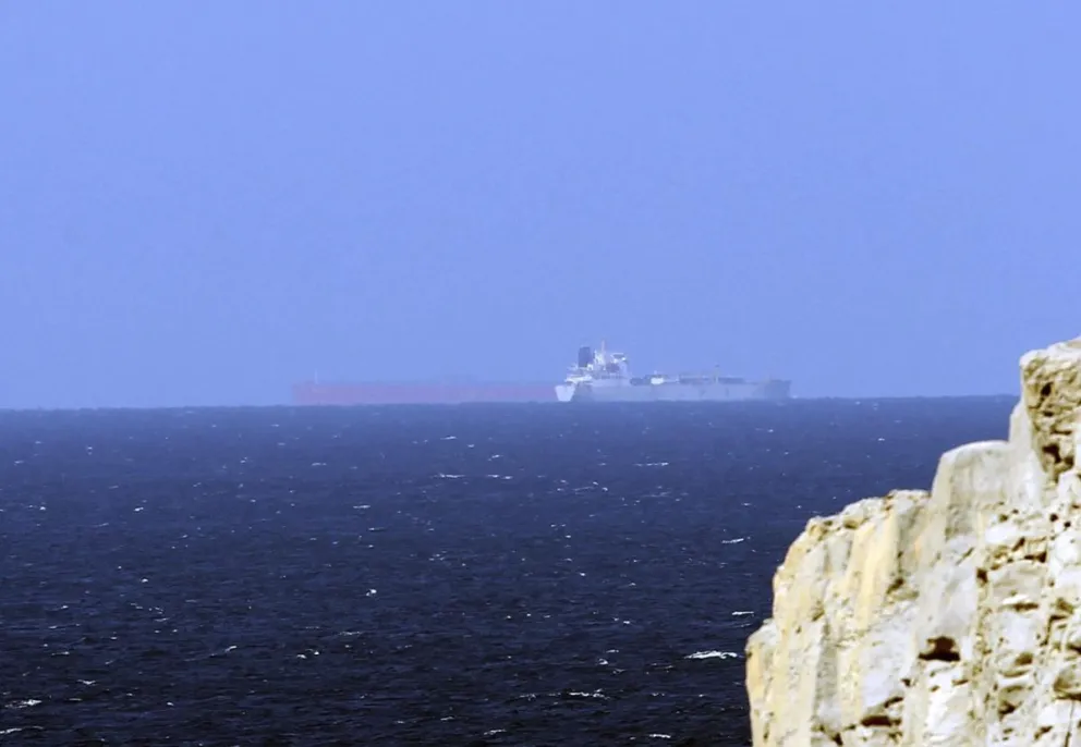 Petroleros cruzan el Estrecho de Ormuz. Foto: EFE