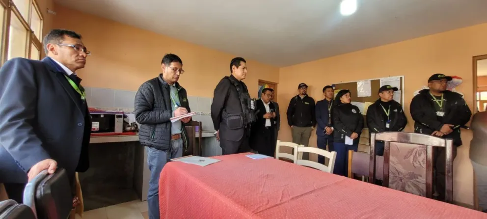 El operativo que llevó adelante la Fiscalía en esa casa hogar. Foto: FGE 