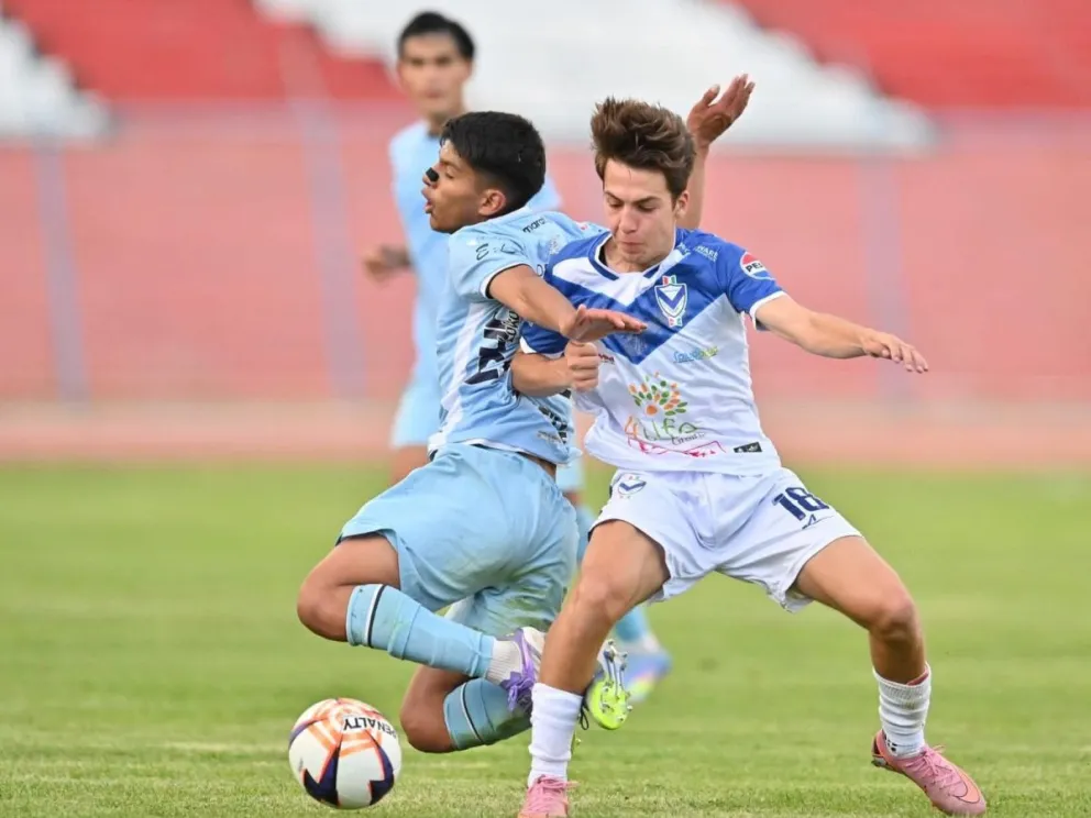 Una incidencia del partido entre Aurora y GV San José. Foto: APG