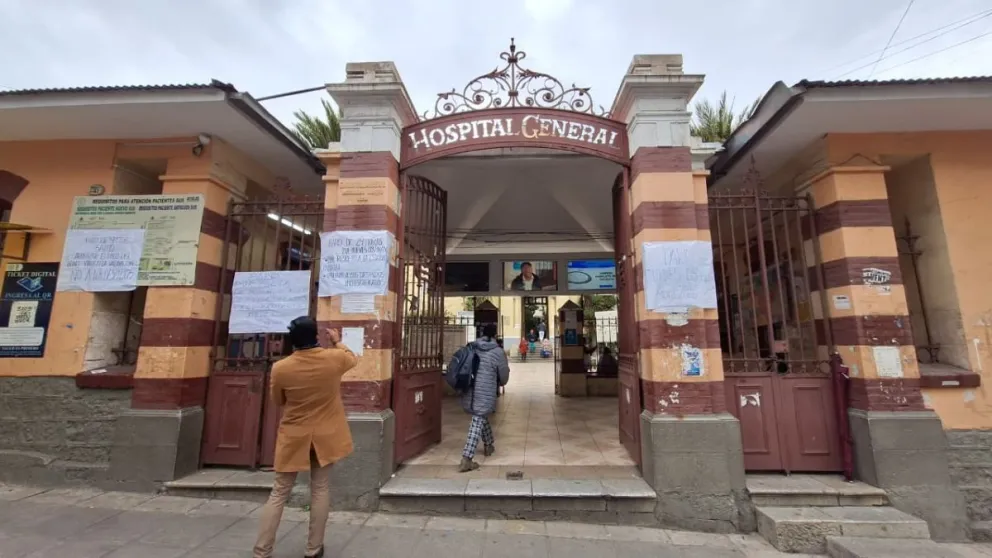 La puerta del Hospital de General, este jueves. Foto: Visión 360 