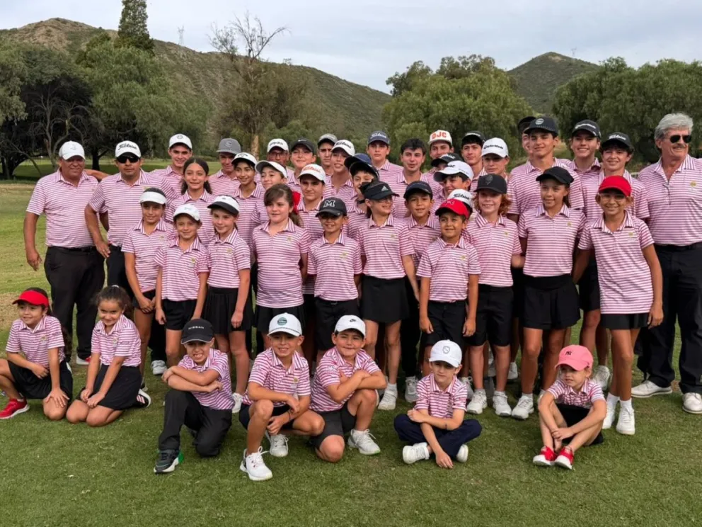 Una de las delegaciones presentes en la ceremonia de inauguración. Foto: Federación Boliviana de Golf.