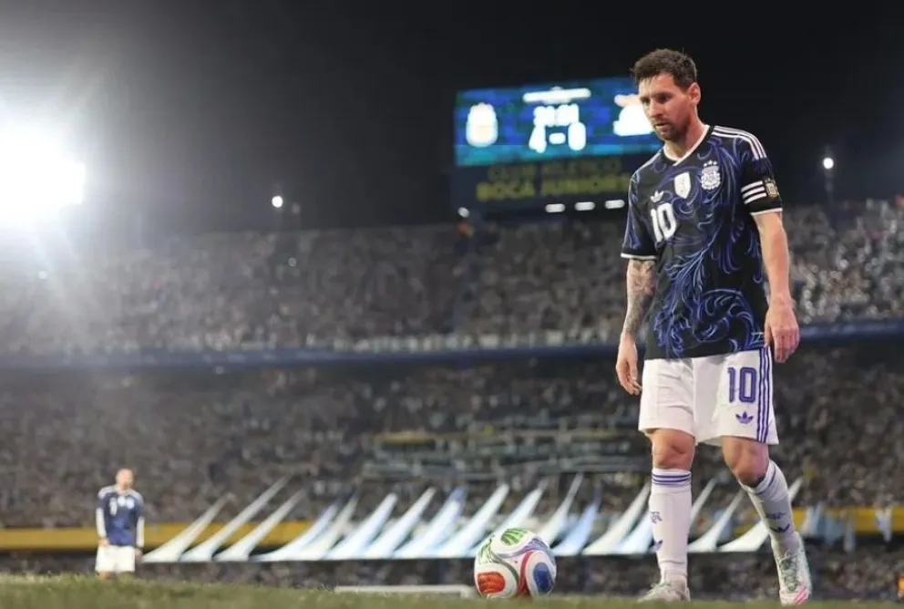 Lionel Messi durante un partido amisto entre Argentina y Zambia en el estadio La Bombonera. Foto: EFE.