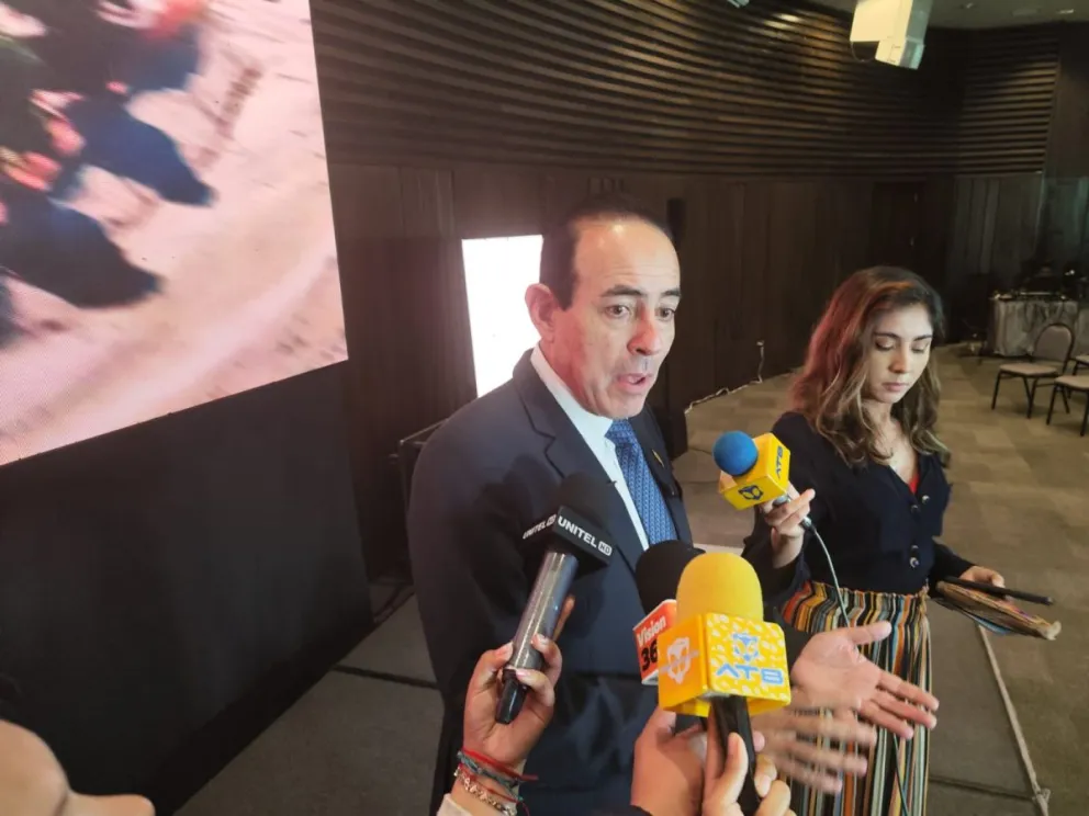 El alcalde electo de La Paz, César Dockweiler, en una conferencia de prensa. Foto: Paulo Lizárraga A. / Visión 360