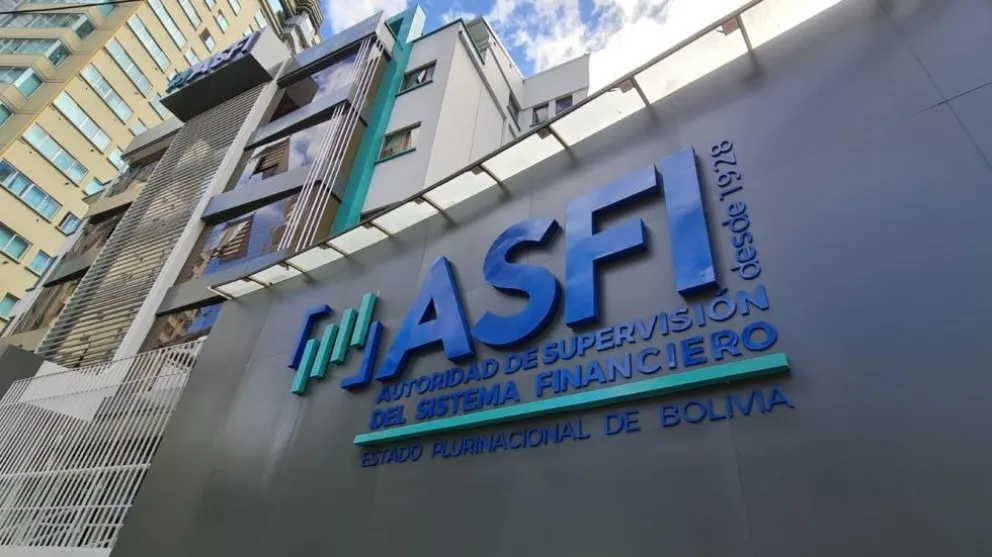 La medida fue oficializada mediante la Resolución ASFI/299/2026, que establece nuevos parámetros para evitar cobros arbitrarios en servicios financieros. Foto Correo del Sur