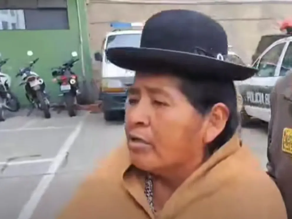 Elvira Parra, en dependencias de la fuerza anticrimen de La Paz. Foto: Captura de video