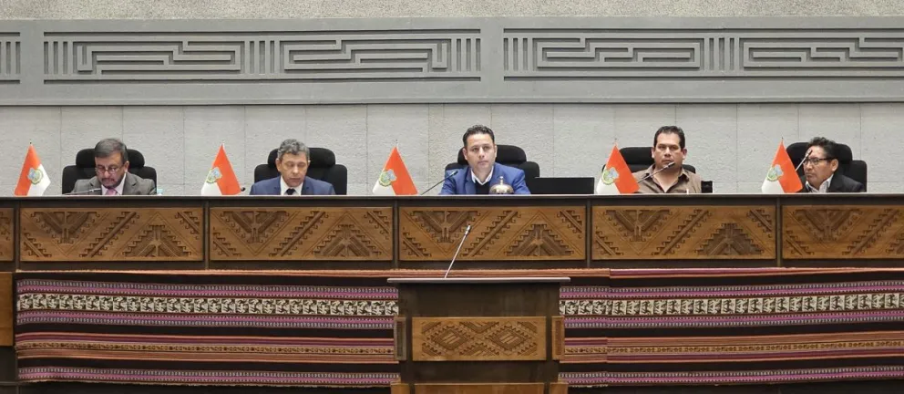 La sesión se extendió hasta casi la 1:00 de la madrugada de este viernes. Foto: Vicepresidencia 