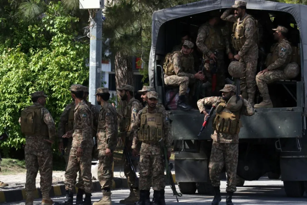 Medidas de seguridad previas a la reunión prevista este fin de semana en Islamabad entre los representantes de Estados Unidos e Irán. Foto: EFE 
