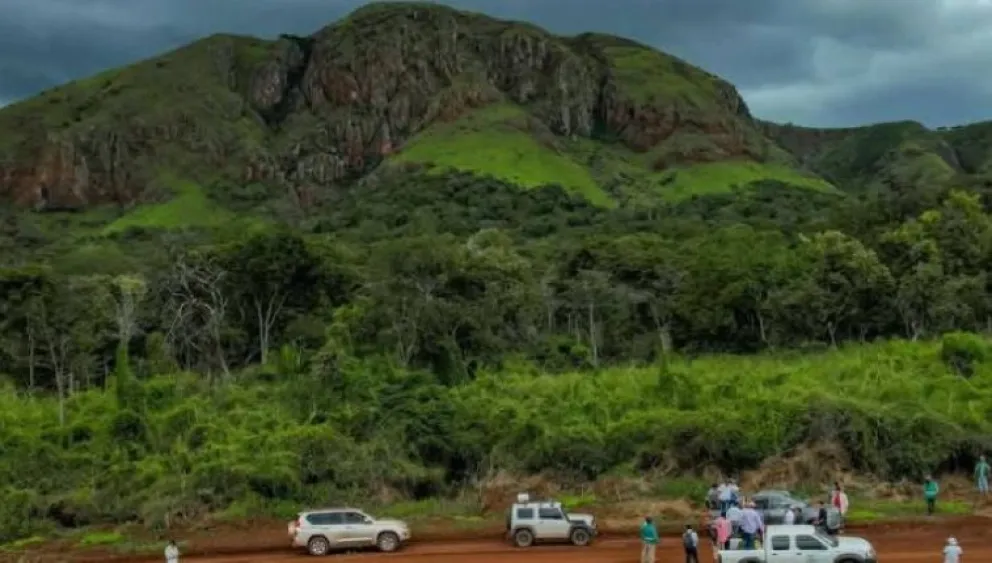 El cerro Manomó, en la región de Santa Cruz, es una de las áreas donde se realizan trabajos de prospección de tierras raras y minerales tecnológicos. Foto: cortesía Gobernación de Santa Cruz