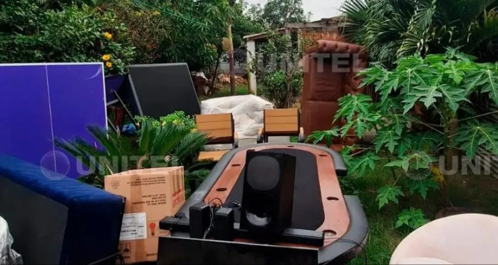 Recuperan muebles de una quinta vinculada al narcotraficante Sebastián Marset en la doble vía a La Guardia. Foto: Marcela Gutiérrez-Unitel