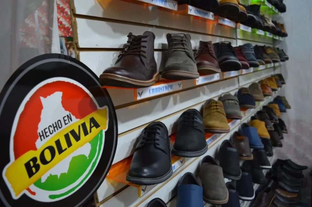 La Asociación Aprocalpa, más conocida como la Gran Feria del Calzado de la Tumusla, donde cada uno de los afiliados produce diferentes variedades de calzados, para niños, damas y caballeros. Foto El Diario