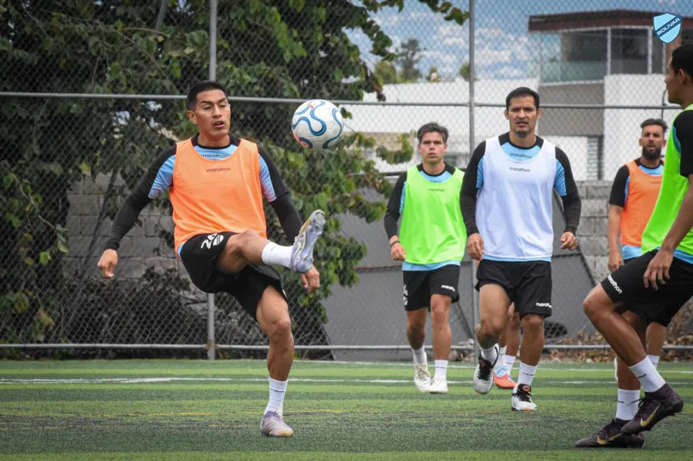El plantel celeste en plena práctica. Foto: Club Bolívar.