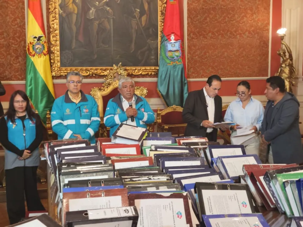 El proceso de transición en la Alcaldía de La Paz, tuvo tropiezos debido a las observaciones del alcalde electo, César Dockweiler, a la documentación entregada por la autoridad saliente. Foto: Paulo Lizárraga