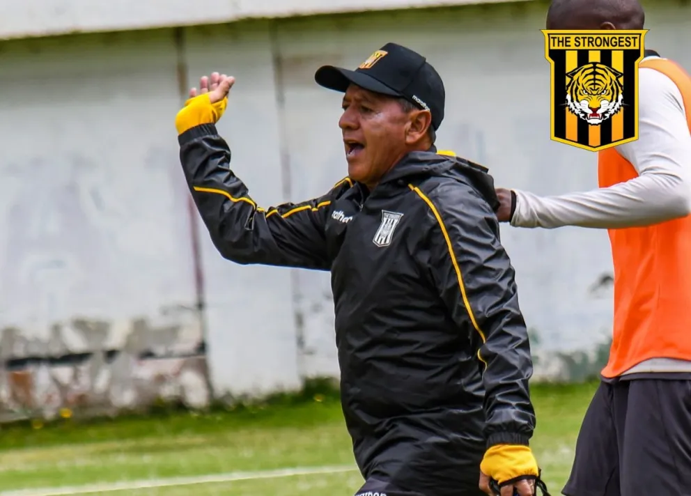 Sixto Vizuete dirige un entrenamiento de los atigrados. Foto: TS
