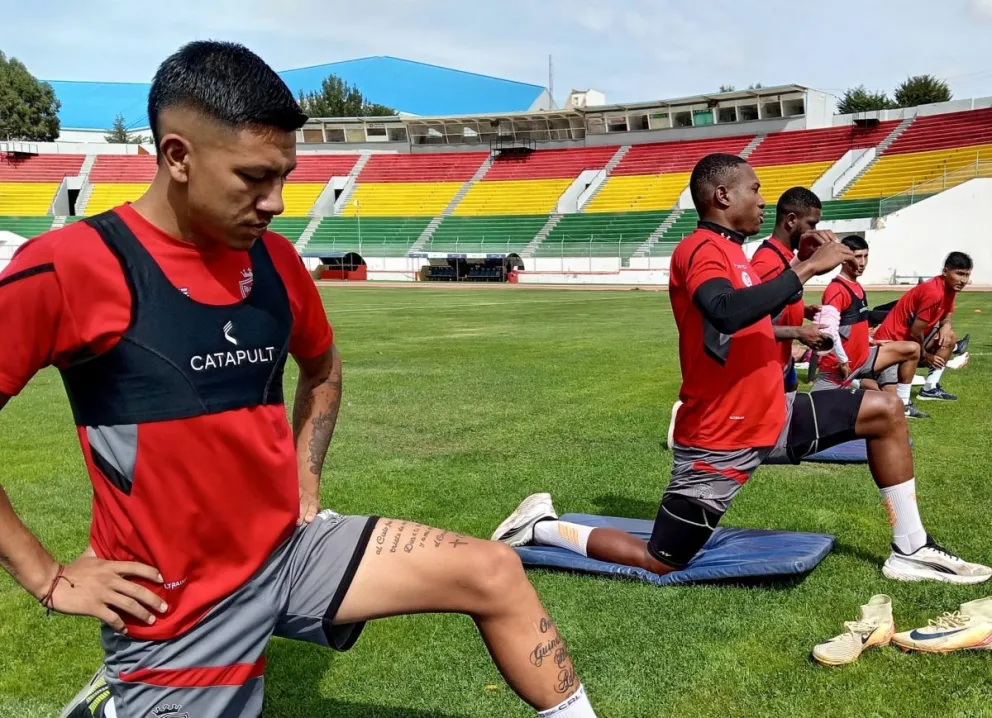 Los orureños en el cierre de trabajo en estadio Jesús Bermúdez. Foto: RO