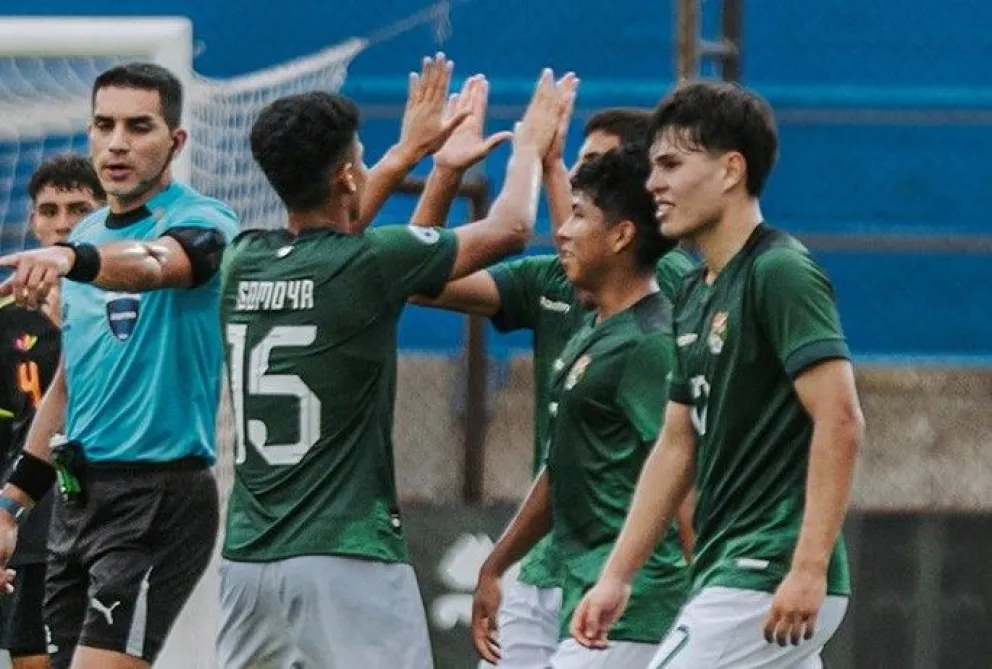 Los jugadores bolivianos festejan su victoria ante Perú. Crédito: Conmebol