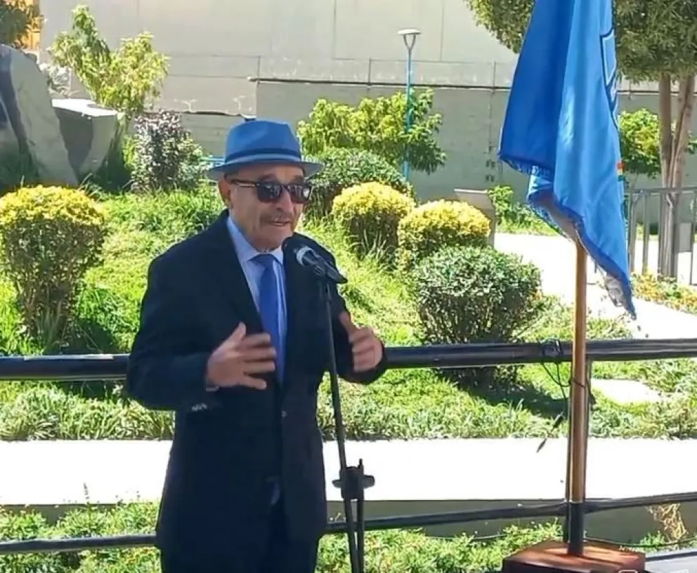 Guido Loayza en su emotivo discurso por los 101 años del club Bolívar. Foto: AS