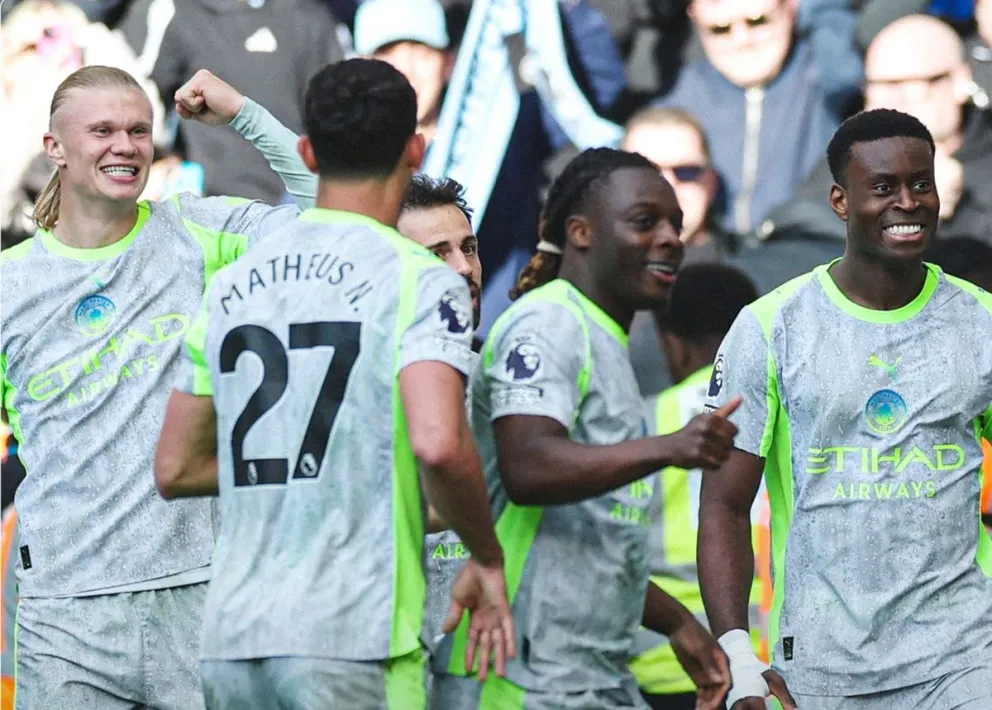 Jugadores del Manchester City celebran el triunfo sobre el Chelsea. Crédito: Premier League