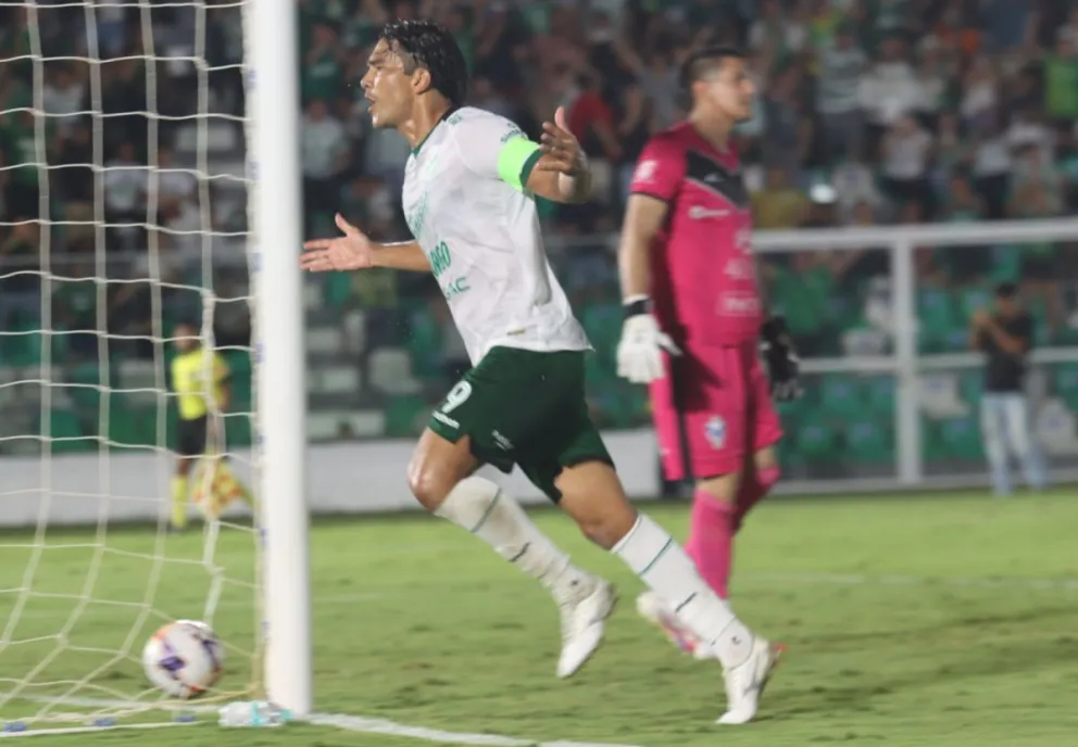 Marcelo Martins festeja el tanto de la igualdad de Oriente ante GV San José. Foto: APG
