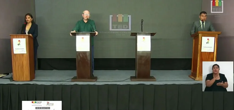 El debate de segunda vuelta en Tarija. Solo estuvo presente Adrián Oliva. Foto:TED Tarija