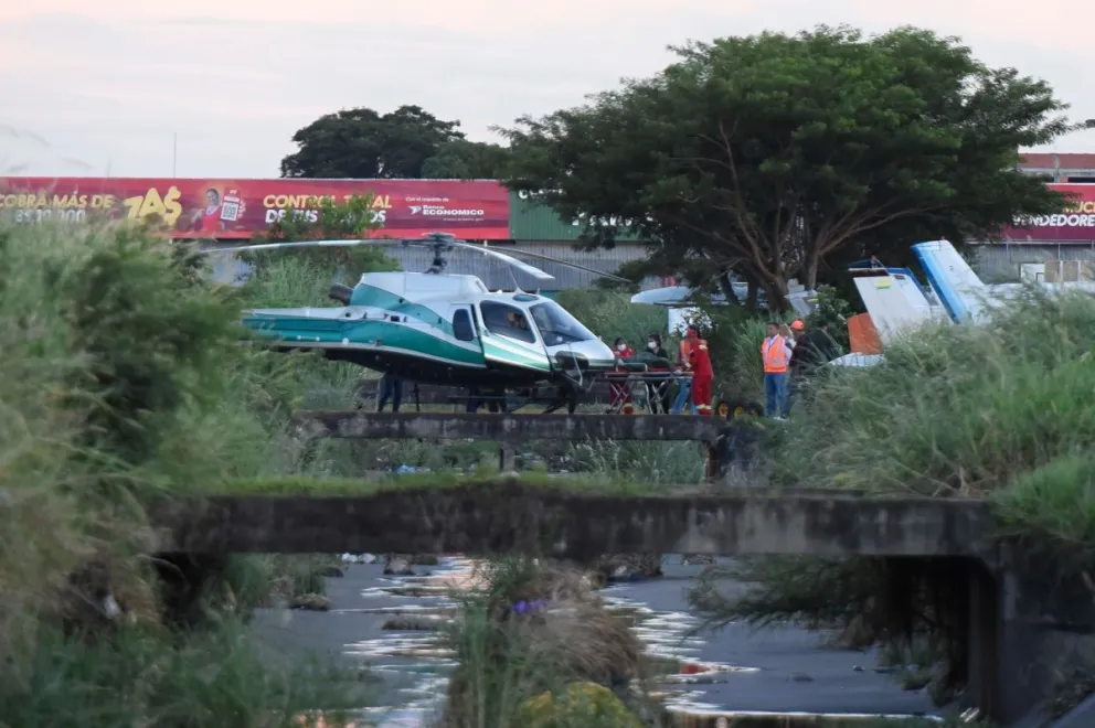 El Ministerio de Obras Públicas informó que el piloto Carlos Moyano y el copiloto Julio Sardán fueron encontrados sin vida tras el accidente de una aeronave que había sido reportada como desaparecida en Cochabamba. Foto: APG