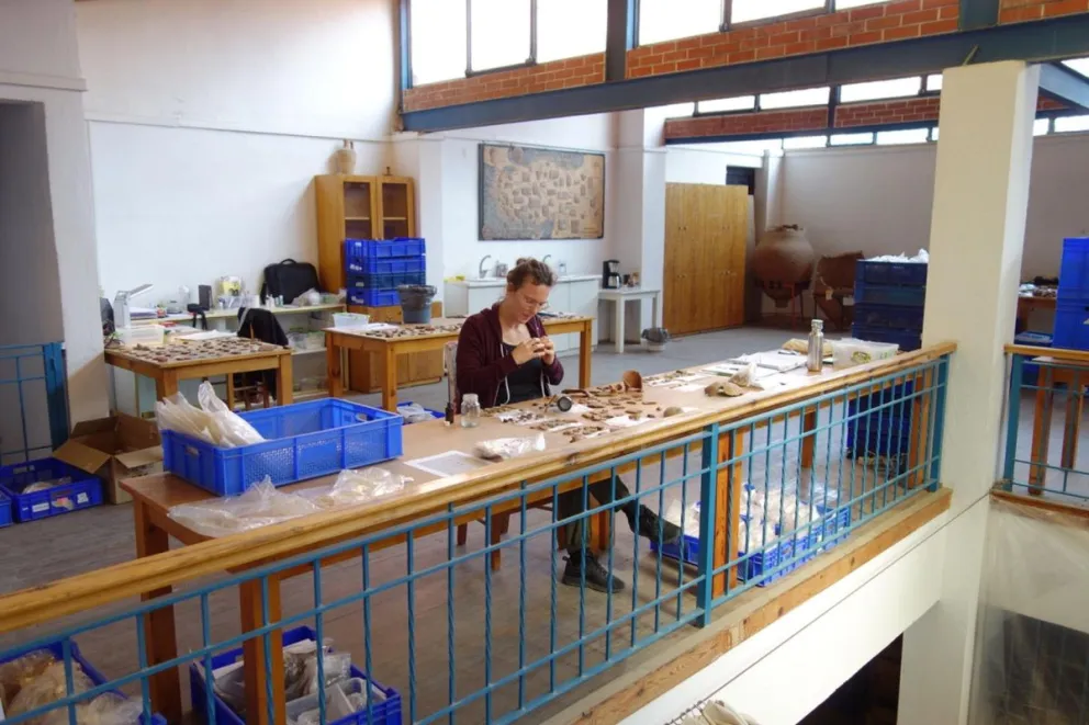 Investigaciones arqueológicas y genéticas han revelado que el concepto de familia en las civilizaciones antiguas iba más allá del parentesco. Foto: EFE 