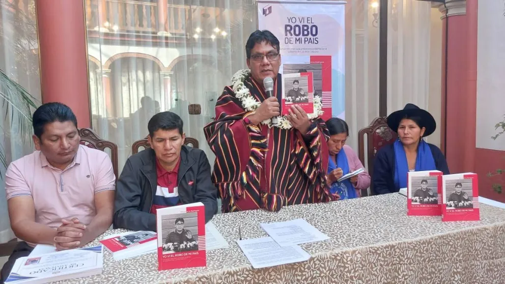 El exdiputado Arce durante la presentación de su libro. Foto: RRSS del exlegislador 