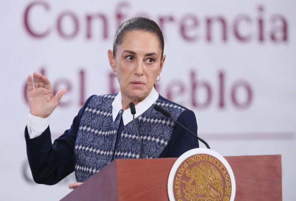 La presidenta de México, Claudia Sheinbaum, habla durante una rueda de prensa este martes en el Palacio Nacional de la Ciudad de México (México). Foto: EFE