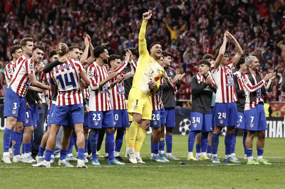 Jugadores del Atlético Madrid celebran por su pase a las semifinales. Foto: EFE.