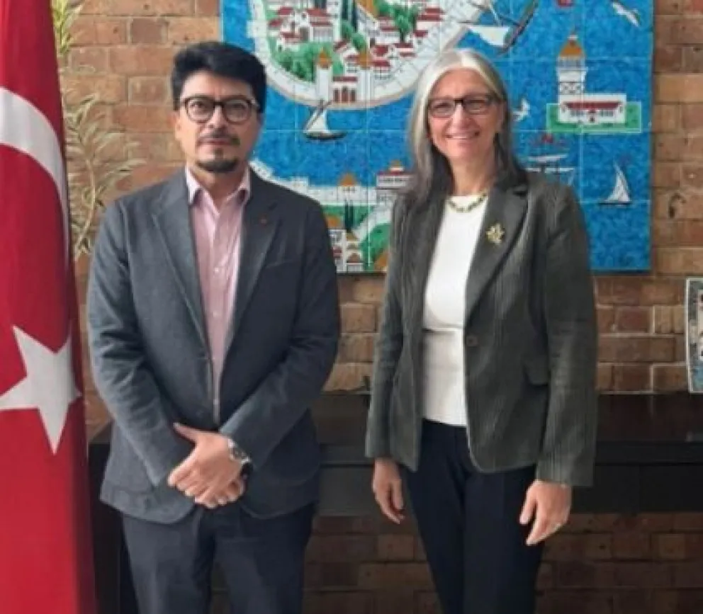 El canciller Fernando Aramayo y la embajadora de Turquía en Colombia, Beste Pehlivan Sun. Foto: Embajada de Turquía en Colombia
