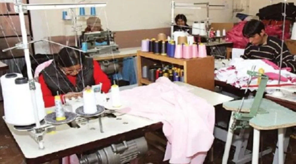 Micro y pequeños empresarios y los gremiales cuestionan demanda de la Central Obrera Boliviana (COB), que demanda un incremento salarial del 20%. Foto Radio Luis de Fuentes