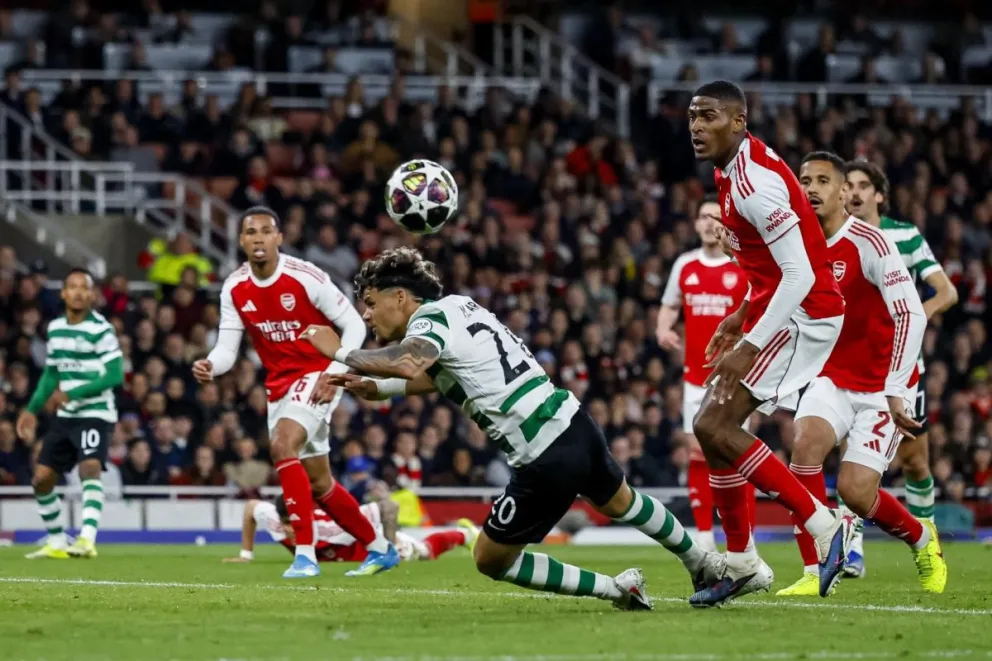 Uno de los ataques del Sporting portugués en el partido frente al Arsenal. Foto: EFE