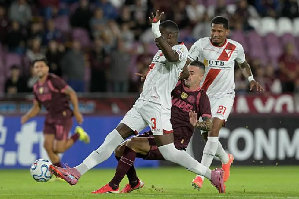 Una incidencia del encuentro disputado en Buenos Aires. Foto: RG