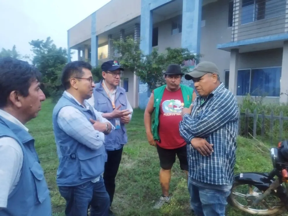 El Defensor del Pueblo, Pedro Callisaya, llegó hasta Collana en Beni, donde sostiene un diálogo con sectores movilizados de campesinos e indígenas que demandan la abrogación de la Ley 1720. Foto: Defensoría del Pueblo