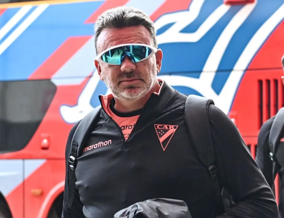 Julio César Baldivieso no se mueve de la dirección técnica del CAR. Foto: CAR